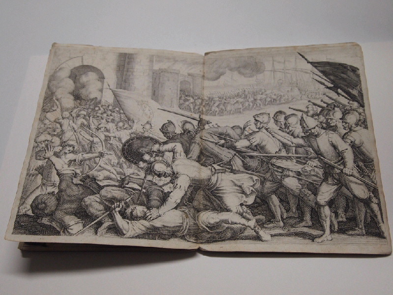 Les troupes forcent la porte d'une ville ; La Vie de Ferdinand Ier de Médicis ; Recueil (factice) (Jacques Callot: "Vita di Fernando" ou "Battaglie Medici", Florence, 1619-1620)