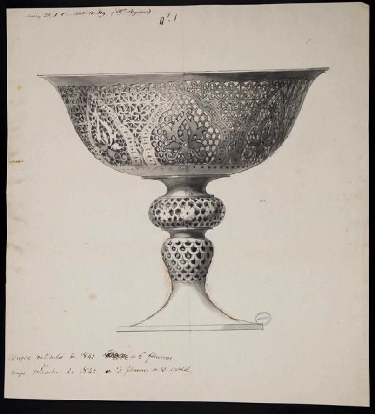 Coupe réticulée à six fleurons