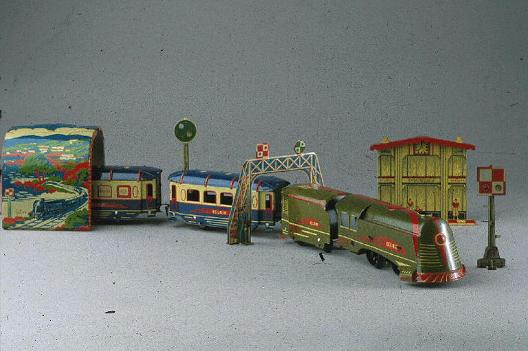 Train éclair aérodynamique
