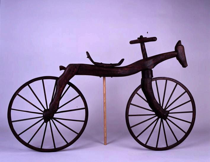 Draisienne en bois à tête de cheval