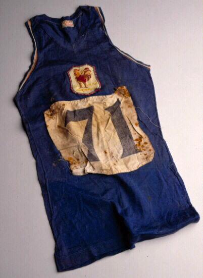 Maillot ( dossard n°71) porté par Mohamed Boughera El Ouafi, vainqueur du marathon aux Jeux Olympiques d'Amsterdam en 1928