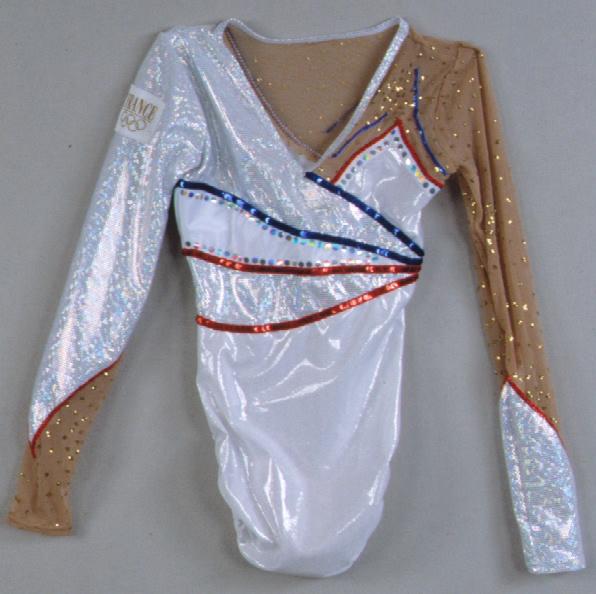 Réplique du justaucorps d'Emilie Le Pennec, lors de sa victoire aux barres asymétriques aux JO d'Athènes en 2004