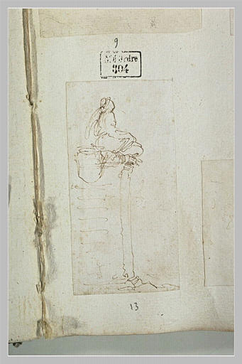 Figure assise, de trois-quarts, en haut d'un piedestal orné d'un cartouche