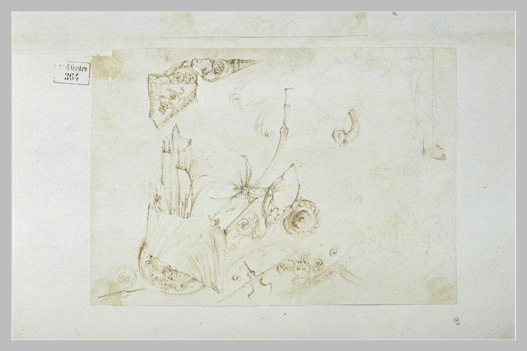 Motifs de cuirasses, trophées, entrelacs et macarons
