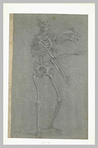 Homme debout, de face, levant le bras droit