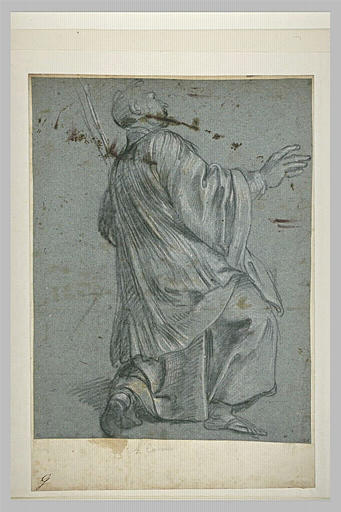 Un acolyte à genoux, tourné vers la droite