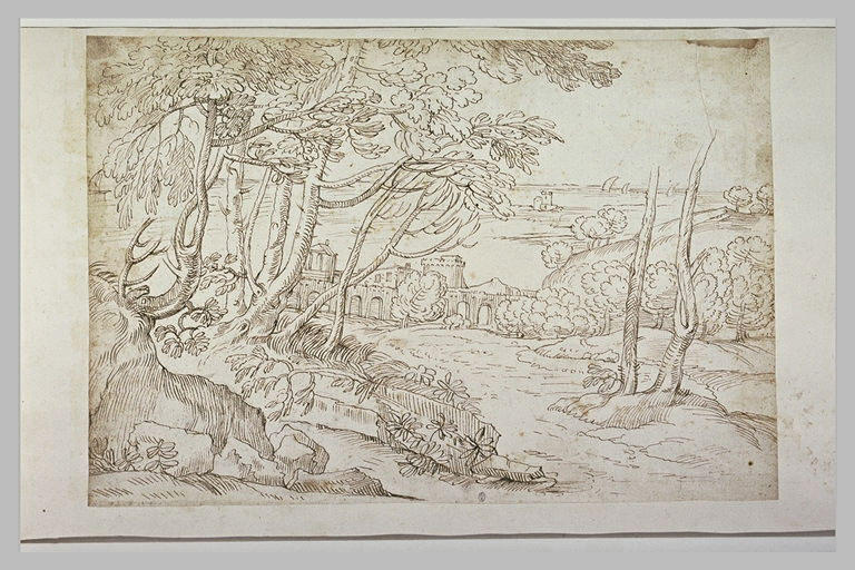 Paysage boisé avec un aqueduc, et une vue sur la mer, au loin