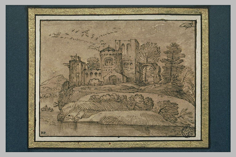 Une vieille forteresse dominant une étendue d'eau