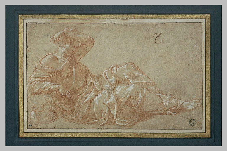 Figure drapée, à demi-allongée, de profil vers la droite