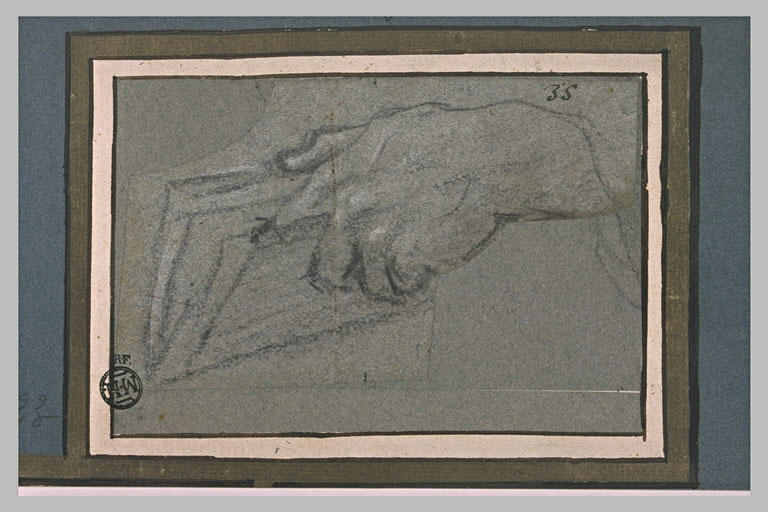 Main tenant un livre