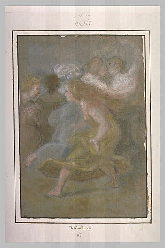 Deux jeunes filles s'embrassant parmi d'autres femmes en mouvement