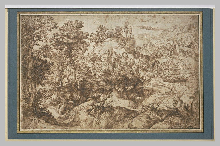 Paysage vallonné et boisé, avec une ferme et des ruines dans le lointain