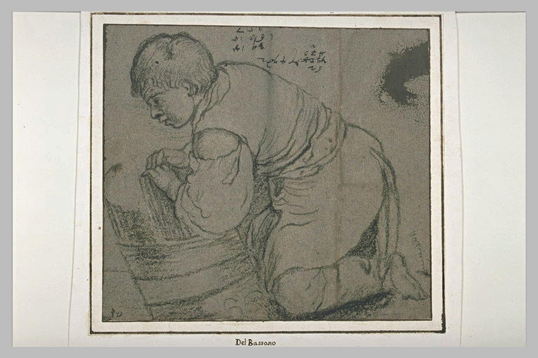 Un enfant accroupi, tourné à gauche