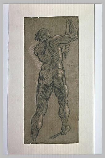 Un homme de dos, tirant des deux mains une corde