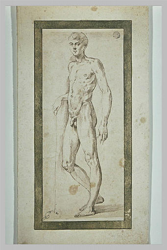 Jeune garçon nu, debout, légèrement tourné vers la gauche