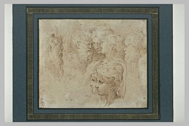 Sept têtes d'hommes ou de femmes