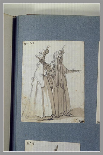 Deux personnages de théâtre marchant vers la droite