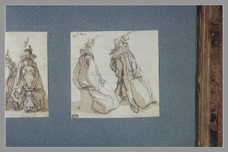 Deux personnages de théâtre assis
