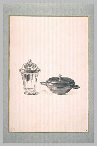 Un vase de cristal et une coupe