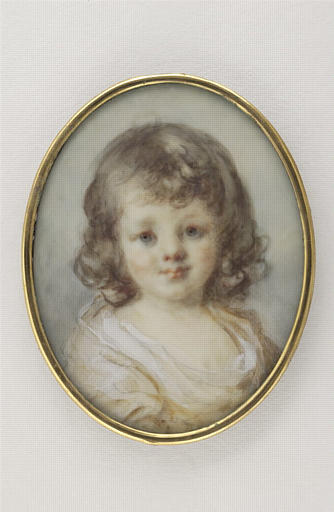 Enfant aux cheveux bruns bouclés