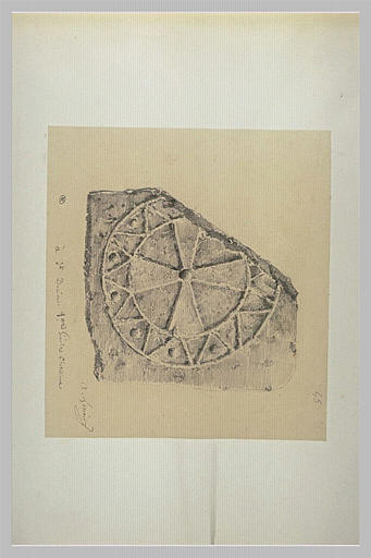Pierre sculptée d'une croix