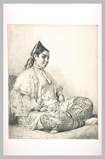 Femme algérienne, assise de trois quarts, les jambes croisées