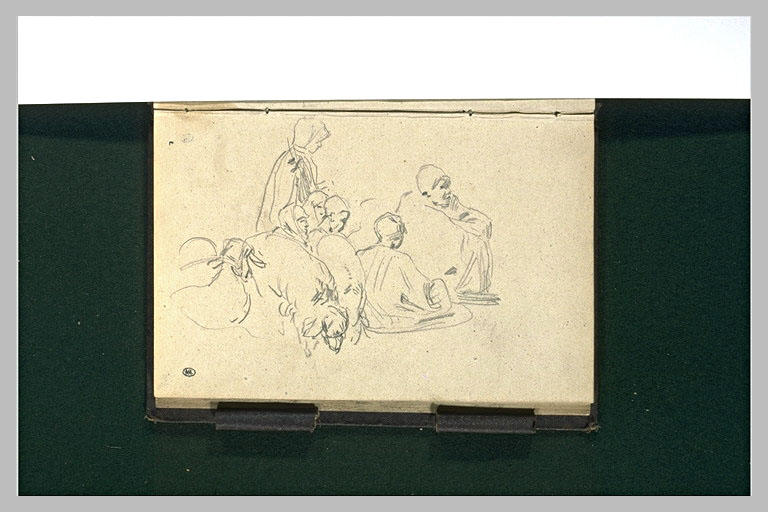 Hommes accroupis avec des moutons