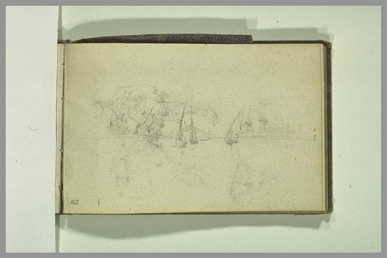 Bateaux à voile prés de la côte