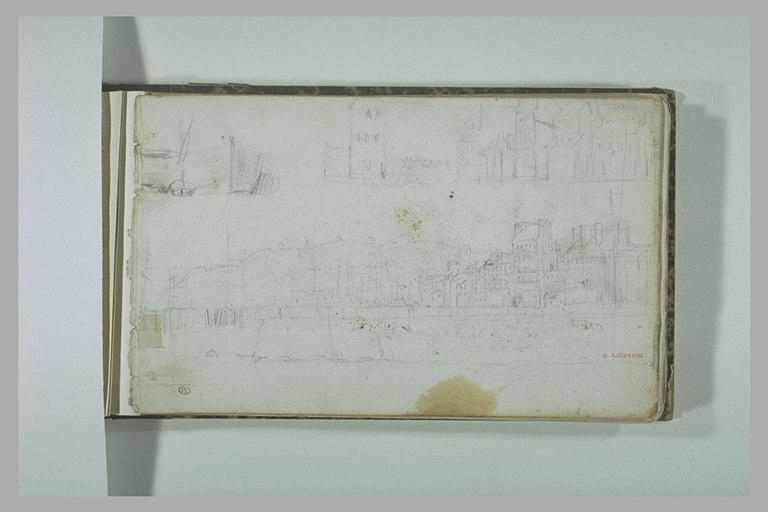 Barque ; maisons alignées ; quai