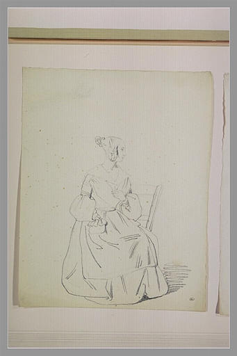 Femme assise, sur une chaise, tournée vers la droite