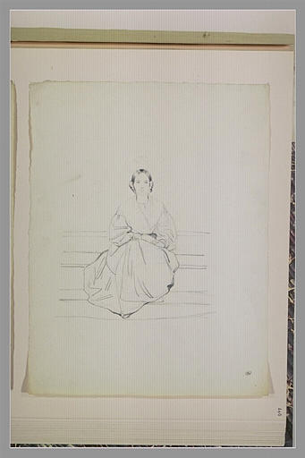Femme assise, de face