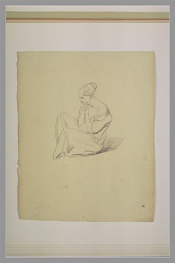 Femme assise sur le sol