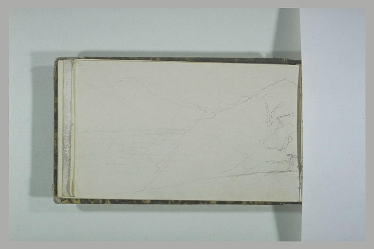 Paysage montagneux avec un pont