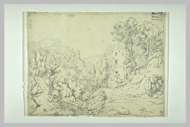 Vallon boisé avec une maison