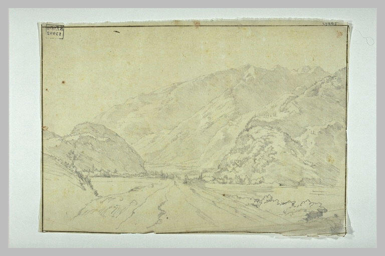 Plaine fermée par de hautes montagnes