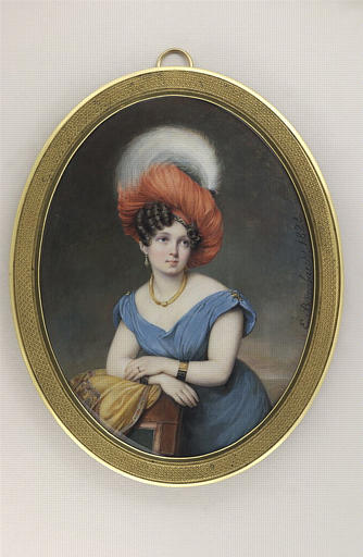 Portrait de jeune femme vêtue d'une robe bleue