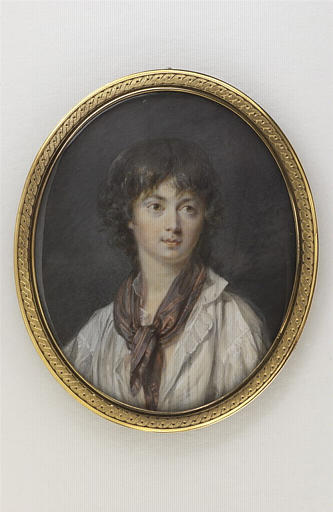 Portrait d'un adolescent en chemise blanche