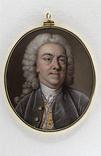 Portrait d'homme, en buste, en habit gris à gilet jaune et bleu