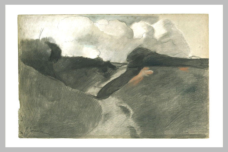 Nuage et tâche de rouille : un chemin serpente entre deux collines boisées