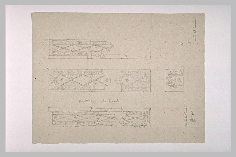 Faces et côtés d'un sarcophage de plomb
