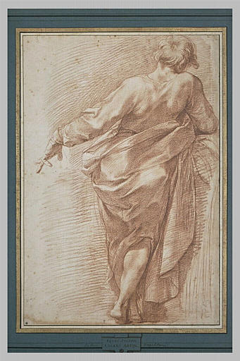 Homme drapé, vu de dos, appuyé sur le bras droit