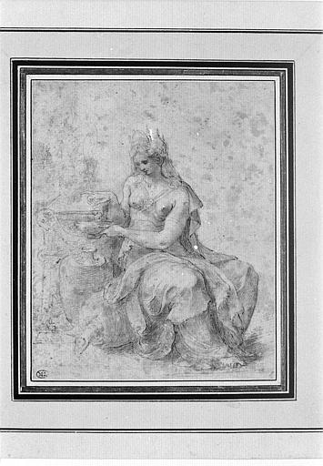 Une femme assise, couronnée, remplissant une lampe à huile