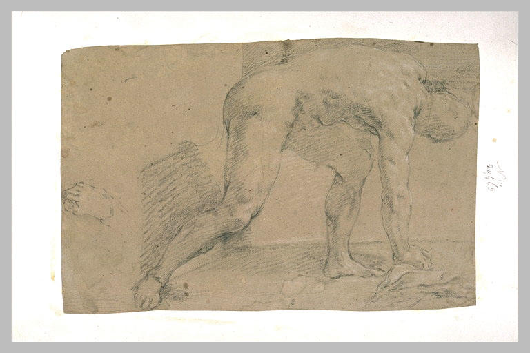 Homme nu, se courbant pour ramasser un objet à terre