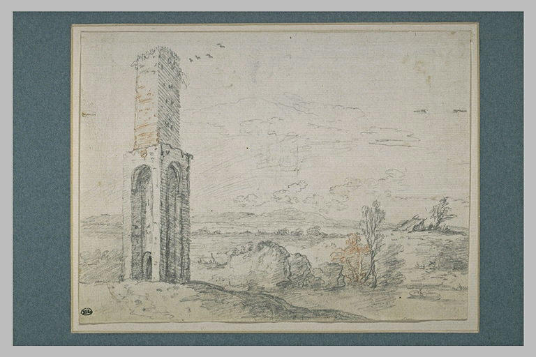 Paysage de collines avec une tour carrée