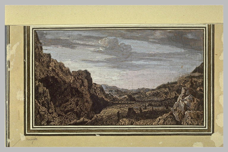 Plaine entourée de montagnes boisées