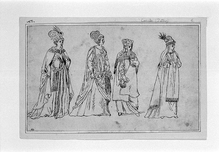 Feuille de quatre études de costumes de femmes