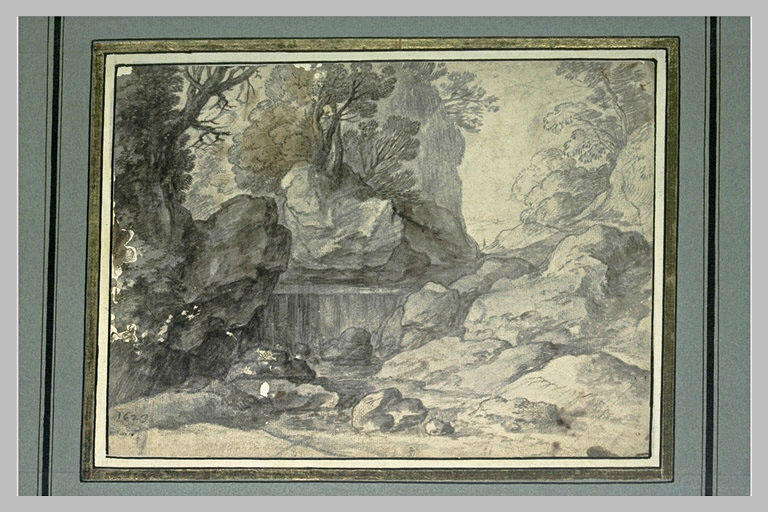 Gorge rocheuse, avec un torrent