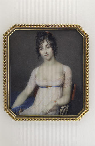 Portrait de femme, assise sur un fauteuil, à mi-jambes