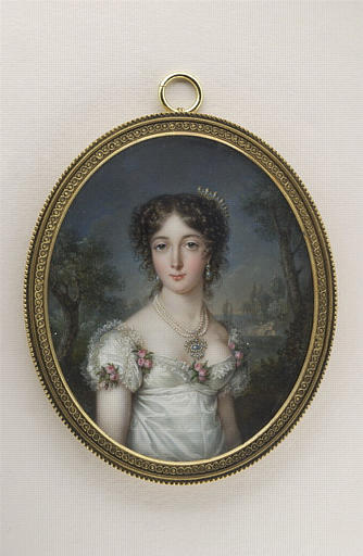 Portrait de jeune femme, à mi-corps, dans un paysage