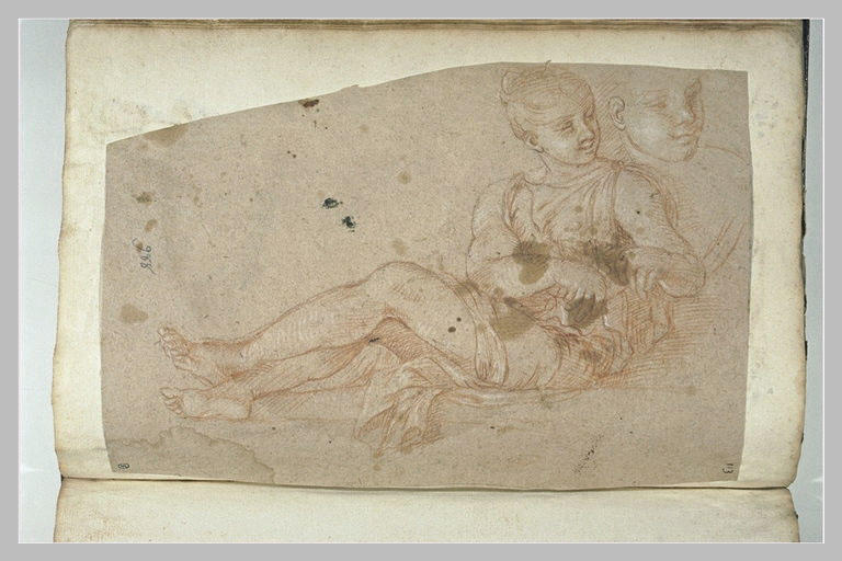 Figure feminine assise, tournée de trois quarts à gauche, la tête vers la...